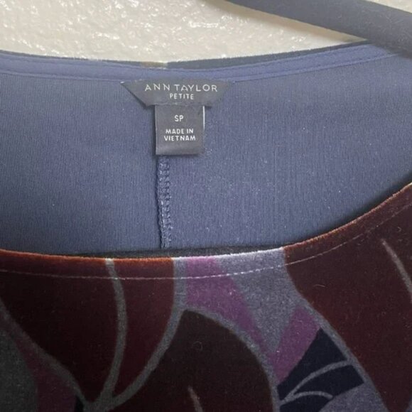 ⭐️ Velvet Floral Crew Neck Boho Peasant Business Casual Artsy Modern Blouse Top - Picture 6 of 9